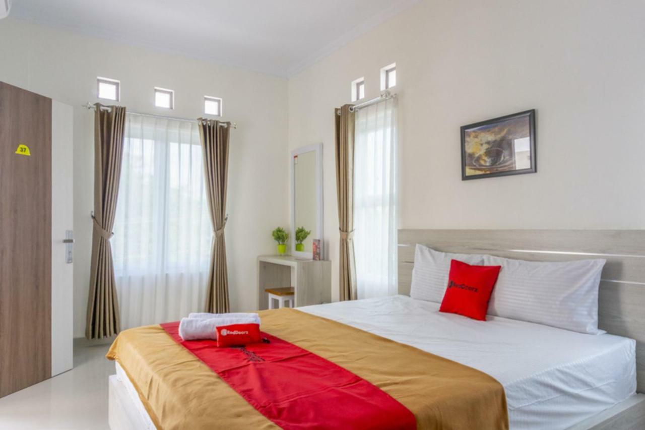 RedDoorz Syariah near Taman Pelangi Monjali Hotel Melati Bagian luar foto